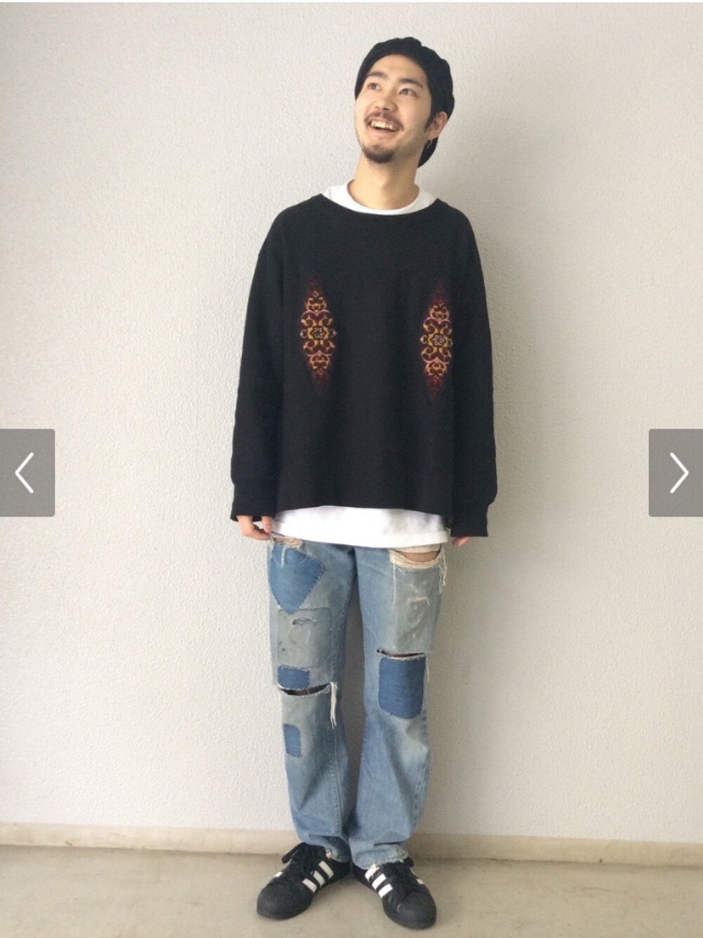 「BEAMS、SASQUATCHfabrix、superstar」｜「SASQUATCHfabrix.のアイテム（Tシャツ/カットソー、ブラック系）」を使った、ゆうきまんさん（メンズ・180cm）の春コーディネートの1枚目の写真