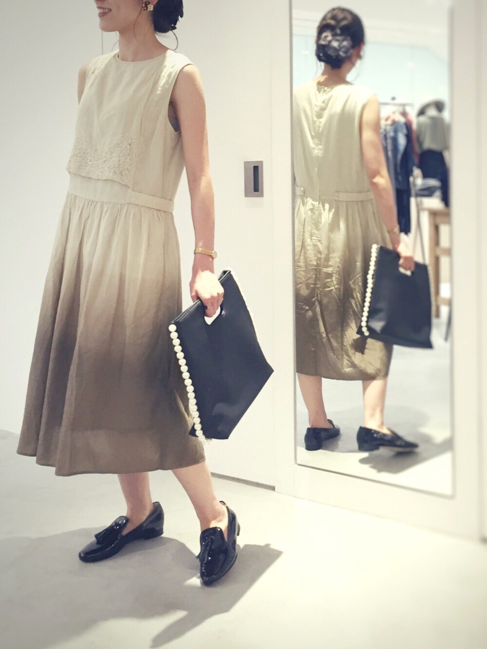 「シンプル、ラフ、結婚式、結婚式二次会スタイル、vintage、レース、ワンピース」｜「OLIKAのCu/Cotton ブロード ベトナムハンド刺しゅう　グラデーション染め OP（ワンピース、ベージュ系）」を使った、まなさん（レディース・155cm）の秋コーディネートの1枚目の写真