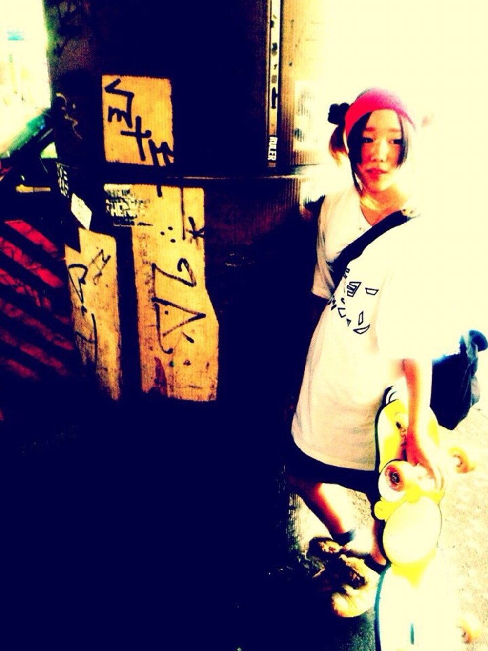 ホワイト系のTシャツ/カットソー、その他のスポーツグッズを着用したレディースの夏コーディネートの1枚目の写真