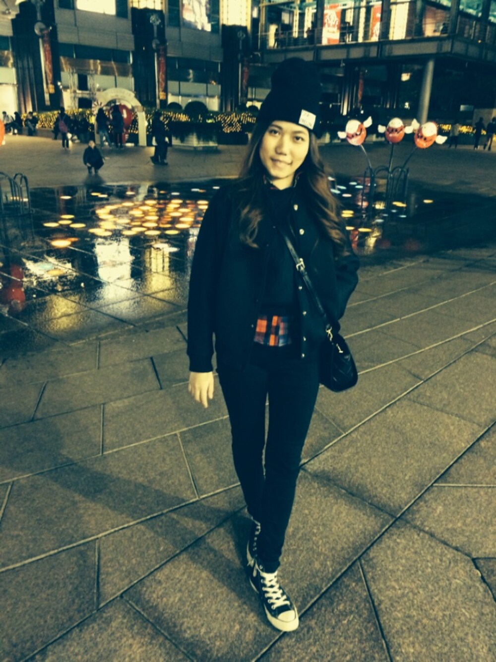 「101、happy new year、couple t、cold、a fountain」｜「ZARAのアイテム（ニットキャップ/ビーニー、ブラック系）」を使った、Jasmineさん（レディース・162cm）の冬コーディネートの1枚目の写真