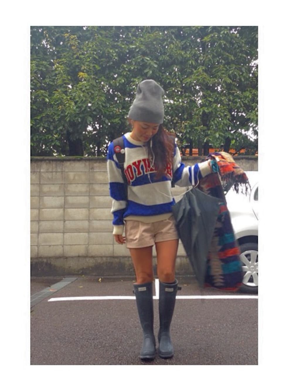 「雨の日コーデ、雨の日、JOYRICH、長靴、通勤コーデ、昨日のコーデ、tbt」｜「JOYRICHのアイテム（ニット/セーター、ブルー系）」を使った、A.Wさん（レディース・153cm）の冬コーディネートの1枚目の写真