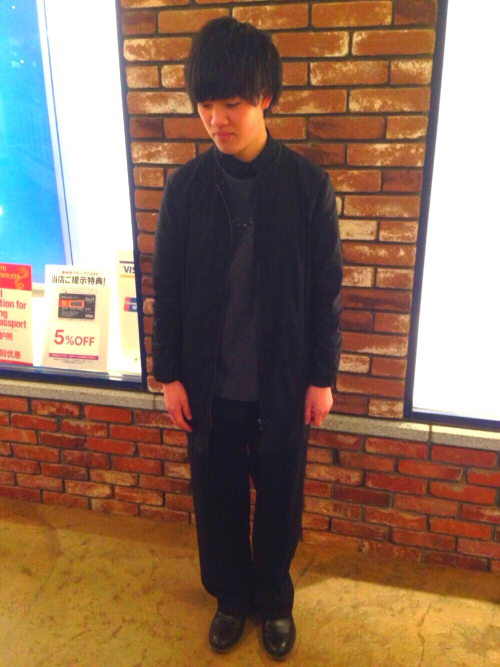 「黒、ノーカラーブルゾン、ワイドパンツ」｜「HERE'Sのアイテム（ブルゾン、ブラック系）」を使った、のぐを.comさん（メンズ・174cm）の冬コーディネートの1枚目の写真