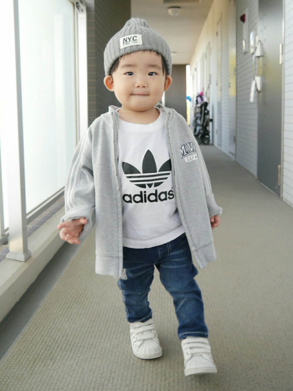 「カジュアル、kidsfashion、男の子、公園スタイル、運動会、スポーティー、スポーツミックス、アディダス、1歳、1歳半」｜「しまむらのアイテム（ニットキャップ/ビーニー、グレー系）」を使った、*そうまりこ*さん（キッズ・80cm）の秋コーディネートの1枚目の写真