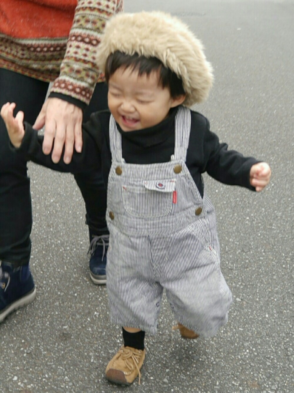「オーバーオール、シンプル、男の子コーデ、おとこのこ、kidsfashion、1歳、1歳7ヶ月、ロシアン帽、ベレー帽、タートルネック」｜「URBAN RESEARCHのアイテム（ハンチング/ベレー帽、ベージュ系）」を使った、*そうまりこ*さん（キッズ・80cm）の秋コーディネートの1枚目の写真