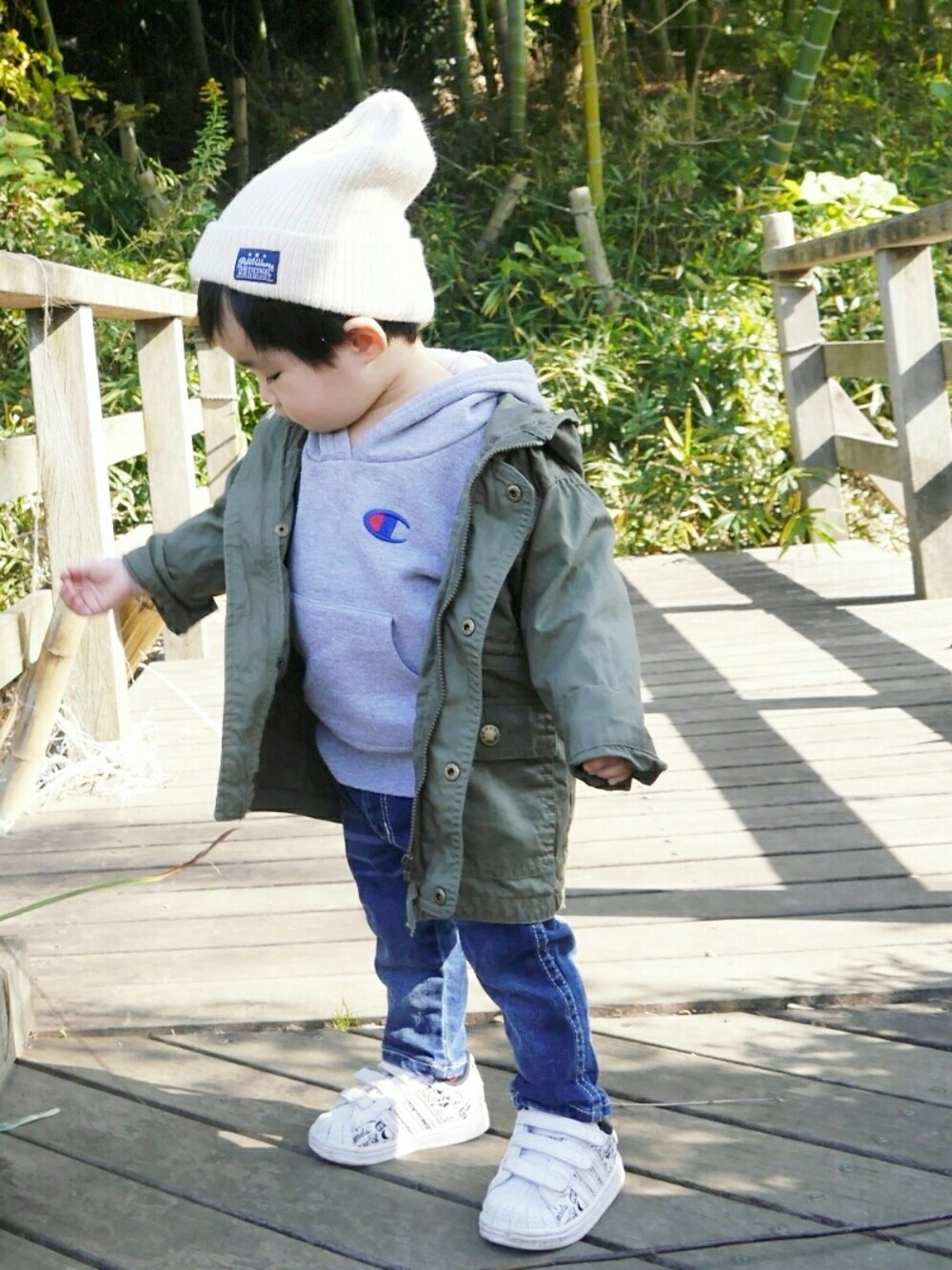 「キッズファッション、kidsfashion、秋冬、プチプラコーデ、シンプル、1歳、1歳7ヶ月、男の子、公園スタイル、パーカー」｜「petit wares のアイテム（ニットキャップ/ビーニー、ベージュ系）」を使った、*そうまりこ*さん（キッズ・80cm）の秋コーディネートの1枚目の写真