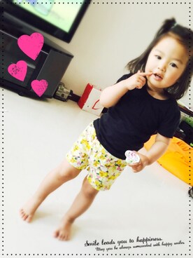 「西松屋（ニシマツヤ）のアイテム（Tシャツ/カットソー、ブラック系）」を使った、陳貞順さん（キッズ）の春コーディネート