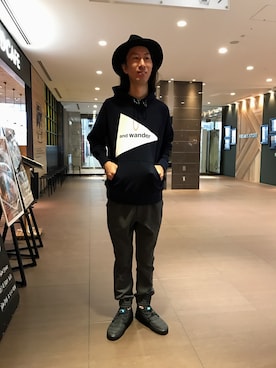 「and wander（アンドワンダー）のアイテム（パーカー）」を使った、おかださん（メンズ・175cm）の秋コーディネート