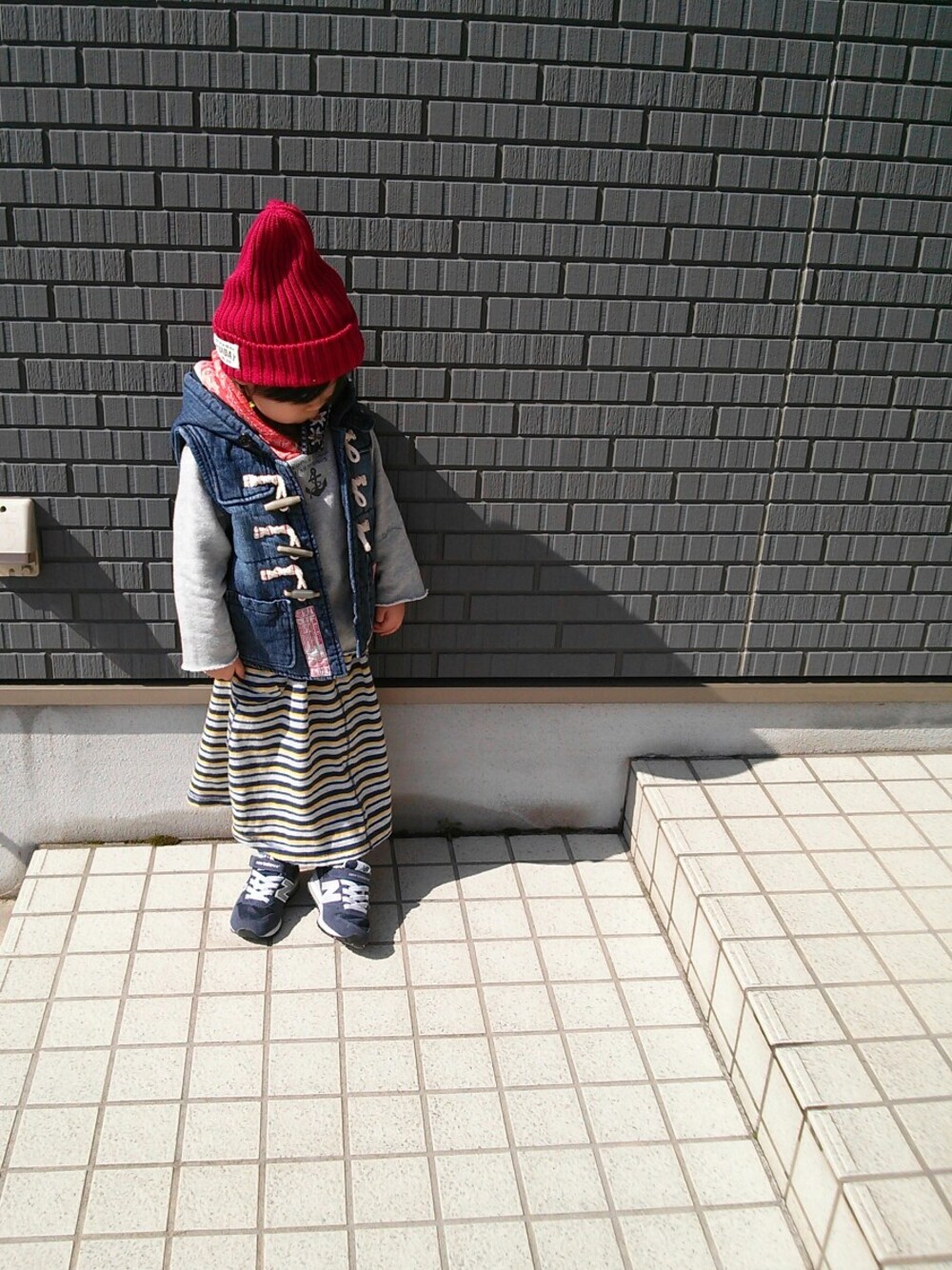 「ニューバランス、スニーカー、ペアルック、親子コーデ、マキシス、ダッフル」｜「BREEZEのアイテム（Tシャツ/カットソー、グレー系）」を使った、shiii♡nyaさん（キッズ・100cm）の春コーディネートの1枚目の写真