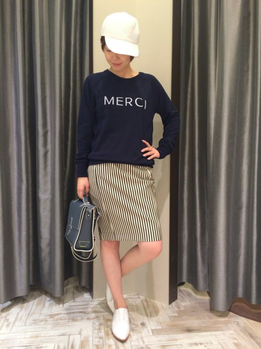 「Abahouse DevinetteのﾎﾟﾝﾁｽﾄﾗｲﾌﾟﾀｲﾄSK（スカート、ベージュ系）」を使った、sariさん（レディース・157cm）の冬コーディネートの1枚目の写真
