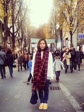 「LONGCHAMP（ロンシャン）のアイテム（トートバッグ、ブルー系）」を使った、Caさん（レディース・165cm）の秋コーディネート