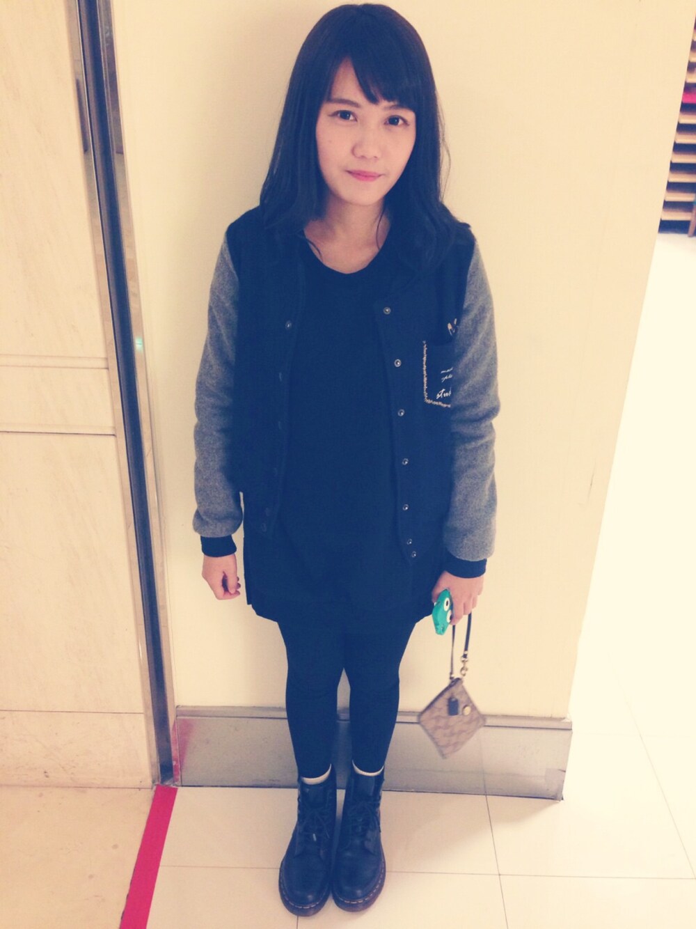 「Dr. Martensのアイテム（ブーツ、ブラック系）」を使った、Beryl.jiさん（レディース・152cm）の冬コーディネートの1枚目の写真
