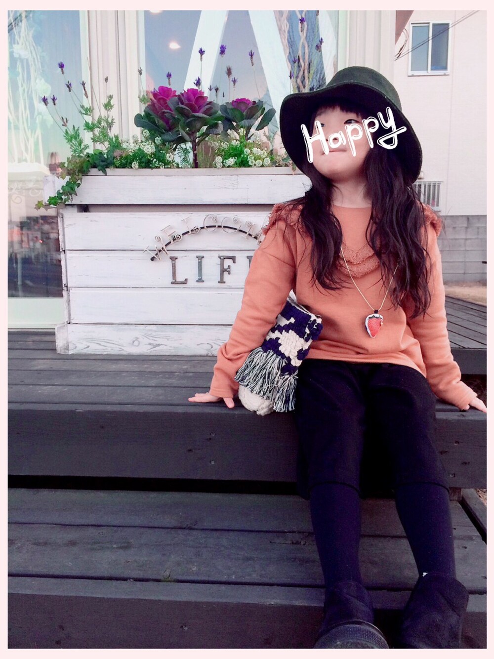 「年長さん、パーマ、美容室、女の子、ガウチョパンツ、ぼうし」｜「GLOBAL WORKのアイテム（Tシャツ/カットソー、ブラウン系）」を使った、kappa*さん（キッズ・120cm）の冬コーディネートの1枚目の写真