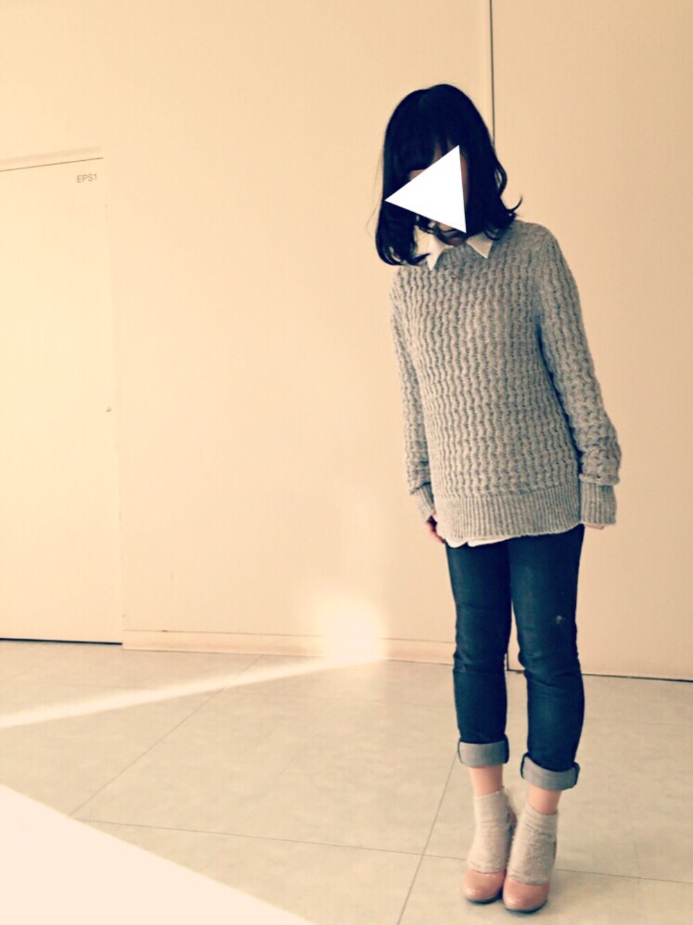 「あけましておめでとうございます！、冬コーデ、低身長、ショッピング、大きめニット、グレーニット、パンツスタイル、パンプス、フォローお願いします、sacula」｜「CECIL McBEEのアイテム（シャツ/ブラウス、ホワイト系）」を使った、sacula*｡さん（レディース・153cm）の冬コーディネートの1枚目の写真
