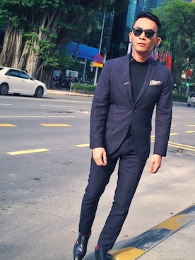 Andre Amir is wearing レイバン(Ray-Ban) "レイバン ERIKA RB4171F-601/2P-54"