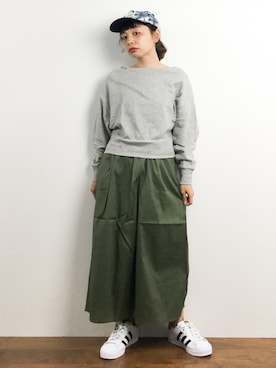 「ゆるカジ」｜「アイテム（スウェット）」を使った、Rachelさん（レディース・149cm）の春コーディネート
