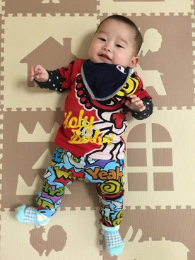 「アイテム（ロンパース、ブラック系）」を使った、00®︎さん（キッズ・60cm）の春コーディネート