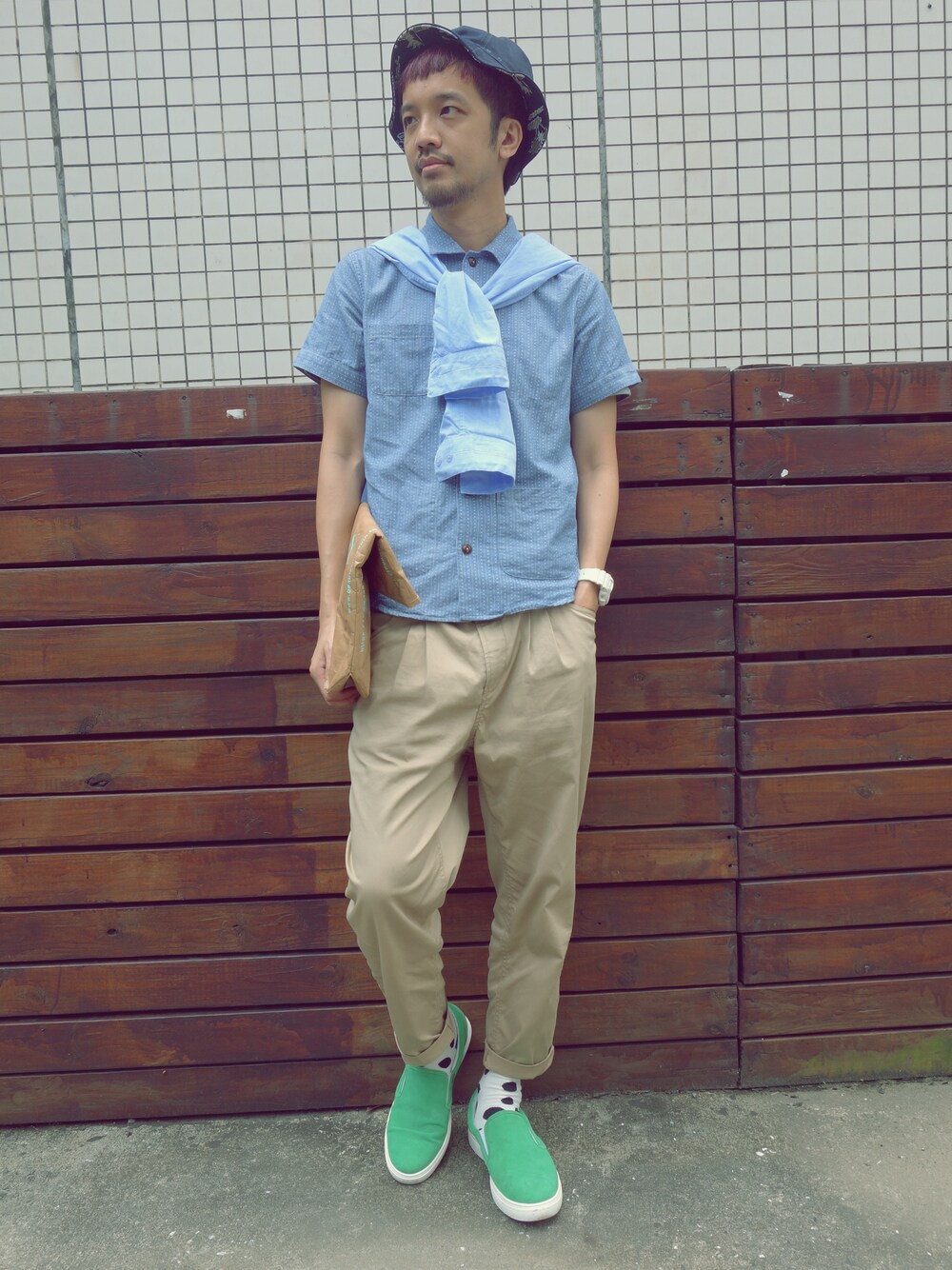「casual、slipon、oversize、plain-me」｜「plain-meのslip on（その他シューズ、グリーン系）」を使った、plain-me_Akkoさん（メンズ・177cm）の夏コーディネートの1枚目の写真