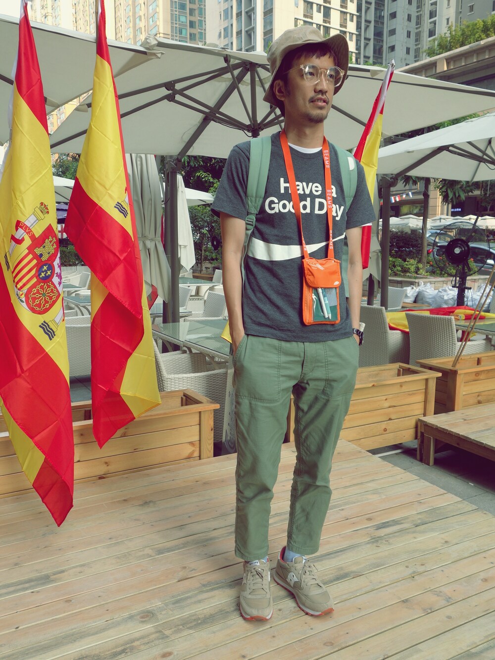 「Herschel、saucony、UNIQLO Tシャツ、plain-me」｜「plain-meのplain-me 軍褲（その他パンツ、グリーン系）」を使った、plain-me_Akkoさん（メンズ・177cm）の夏コーディネートの1枚目の写真