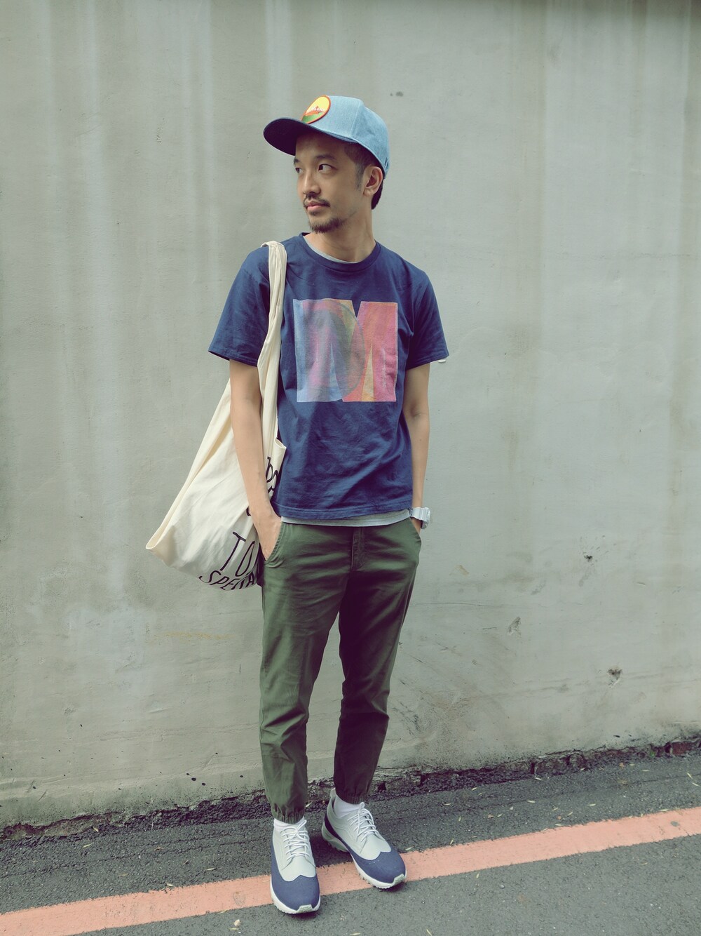 「ORPHIC、plain-me、jogger pants」｜「plain-meのplain-me Jogging pants（その他パンツ、グリーン系）」を使った、plain-me_Akkoさん（メンズ・177cm）の夏コーディネートの1枚目の写真