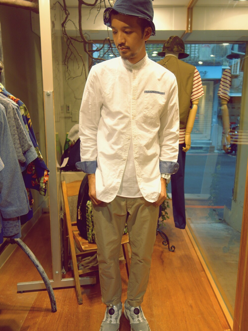 「PUMA、plain-me、 disc」｜「plain-meのplain-me寬版長褲（その他パンツ、ブラウン系）」を使った、plain-me_Akkoさん（メンズ・177cm）の夏コーディネートの1枚目の写真