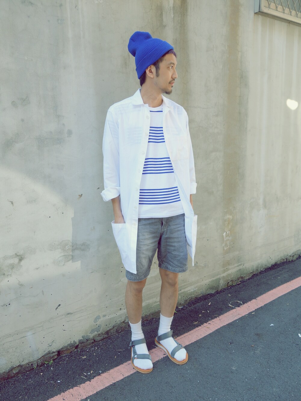 「white、 plain-me、long shirt」｜「plain meの長版襯衫（シャツ/ブラウス、ホワイト系）」を使った、plain-me_Akkoさん（メンズ・177cm）の夏コーディネートの1枚目の写真