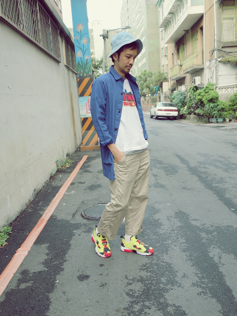 「plain-me、 shop coat、audience」｜「Audienceのshop coat（ピーコート、ブルー系）」を使った、plain-me_Akkoさん（メンズ・177cm）の秋コーディネートの1枚目の写真