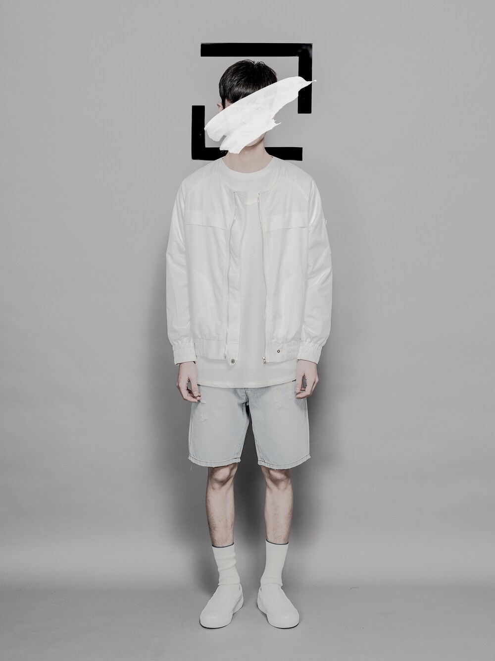 「white、plain-me」｜「plain-meのplain-me 2015SS（ノーカラージャケット、ホワイト系）」を使った、plain-me_Akkoさん（メンズ・177cm）の春コーディネートの1枚目の写真