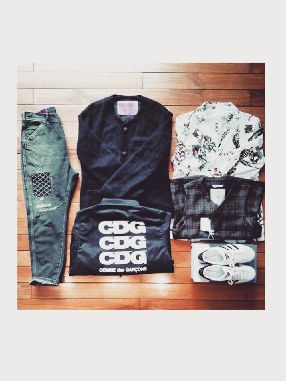「unitedarrows&sons、CDG」｜「UNITED ARROWS & SONSのアイテム（ノーカラージャケット、ブルー系）」を使った、plain-me_Akkoさん（メンズ・177cm）の春コーディネートの1枚目の写真