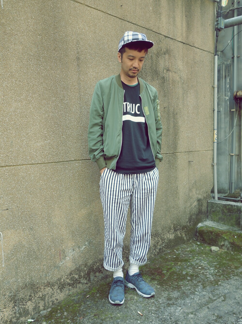 「MA-1、BEAUTY&YOUTH UNITED ARROWS、ORPHIC、plain-me」｜「plain-meの鬆身條紋寬筒長褲（パンツ、その他）」を使った、plain-me_Akkoさん（メンズ・177cm）の春コーディネートの1枚目の写真