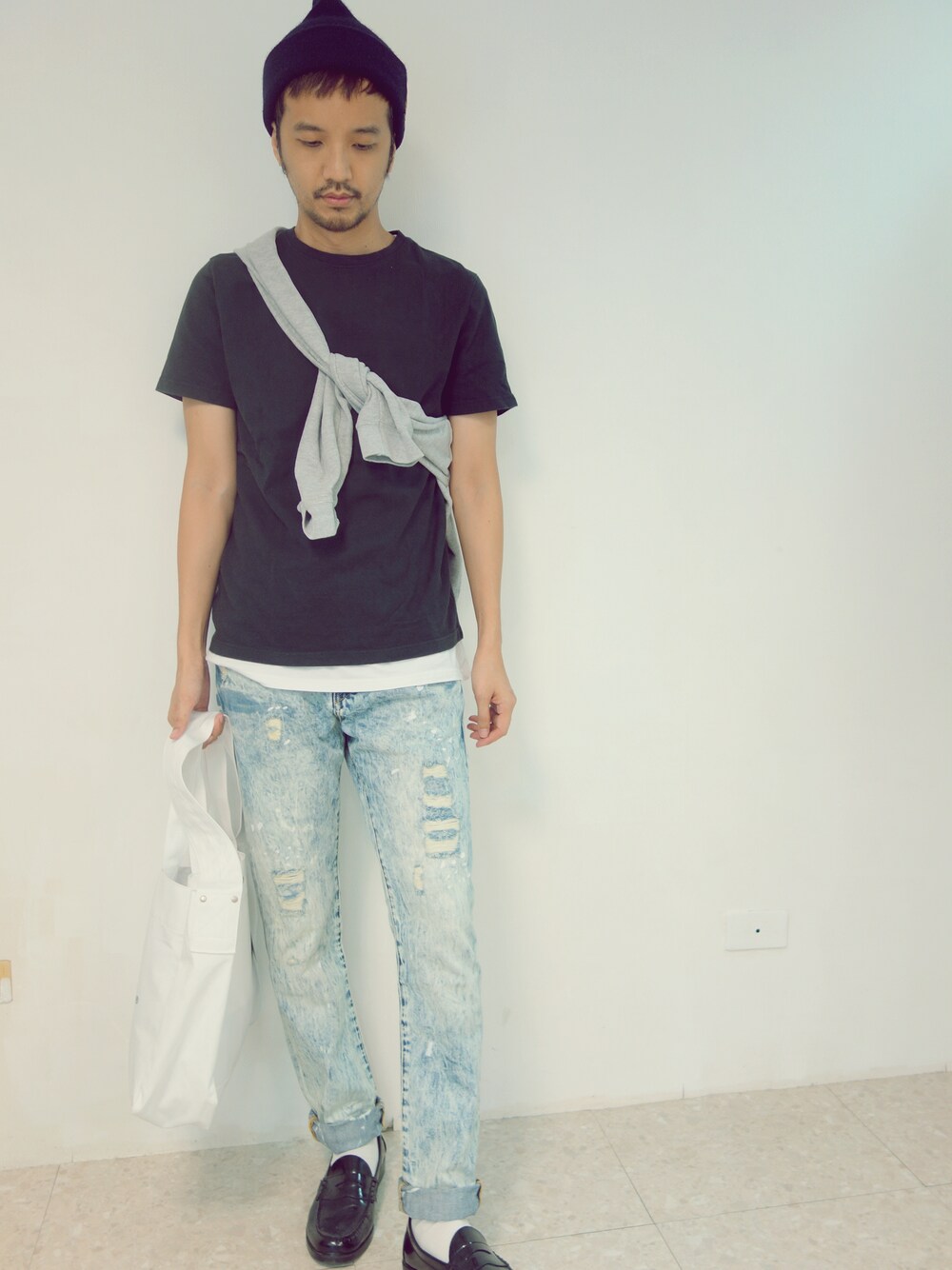 「UNIVERSAL PRODUCTS、plain-me、SISJEANS」｜「UNIVERSAL PRODUCTSのNEWS BAG SMALL（その他、その他）」を使った、plain-me_Akkoさん（メンズ・177cm）の秋コーディネートの1枚目の写真