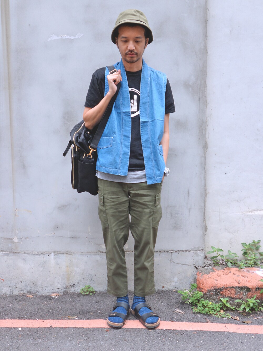 「Steven Alan、plain-me、UNITED ARROWS & SONS」｜「plain-meの和風背心（ベスト、ブルー系）」を使った、plain-me_Akkoさん（メンズ・177cm）の春コーディネートの1枚目の写真