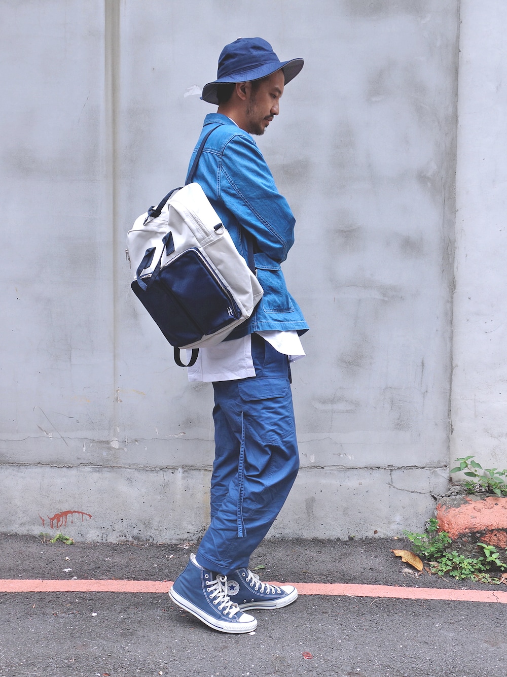 「converse、plain-me」｜「plain-meの包包（バックパック/リュック、ホワイト系）」を使った、plain-me_Akkoさん（メンズ・177cm）の夏コーディネートの1枚目の写真