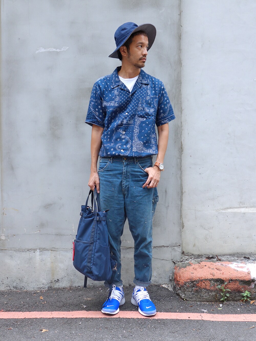 「NIKE、orslow、MONKEY TIME、URBAN RESEARCH、plain-me」｜「plain-meのplain-me x URBAN RESEARCH BAG（クラッチバッグ、ブラウン系）」を使った、plain-me_Akkoさん（メンズ・177cm）の秋コーディネートの1枚目の写真