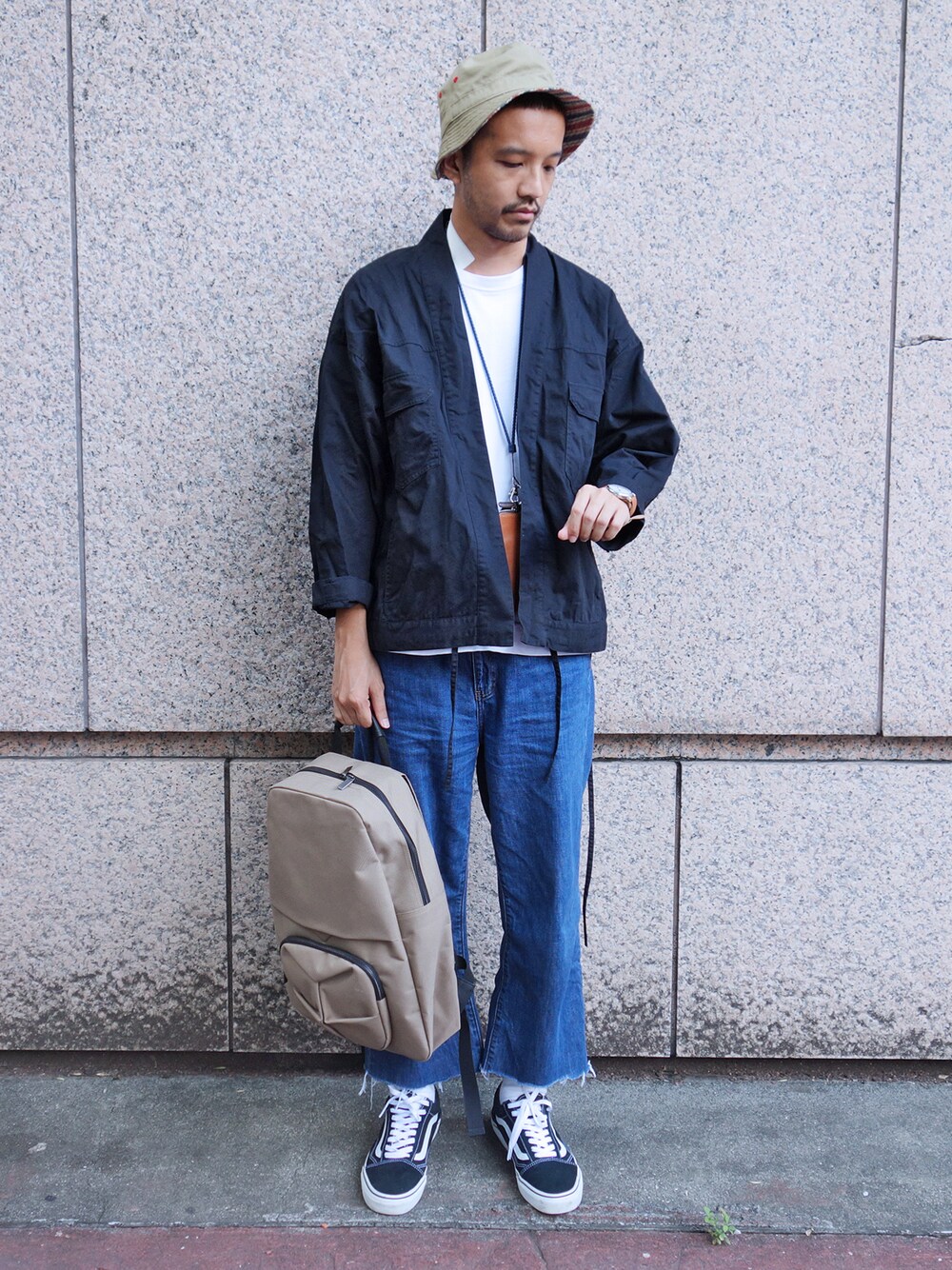 「VANS、plain-me」｜「plain-meのNORAGI（その他アウター、ブルー系）」を使った、plain-me_Akkoさん（メンズ・177cm）の秋コーディネートの1枚目の写真