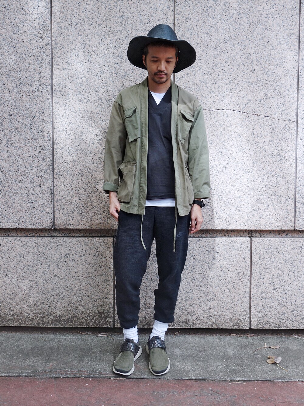 「NIKE、Champion、URBAN RESEARCH、plain-me、UNITED ARROWS & SONS」｜「plain-meのNoragi外套（ブルゾン、グリーン系）」を使った、plain-me_Akkoさん（メンズ・177cm）の秋コーディネートの1枚目の写真