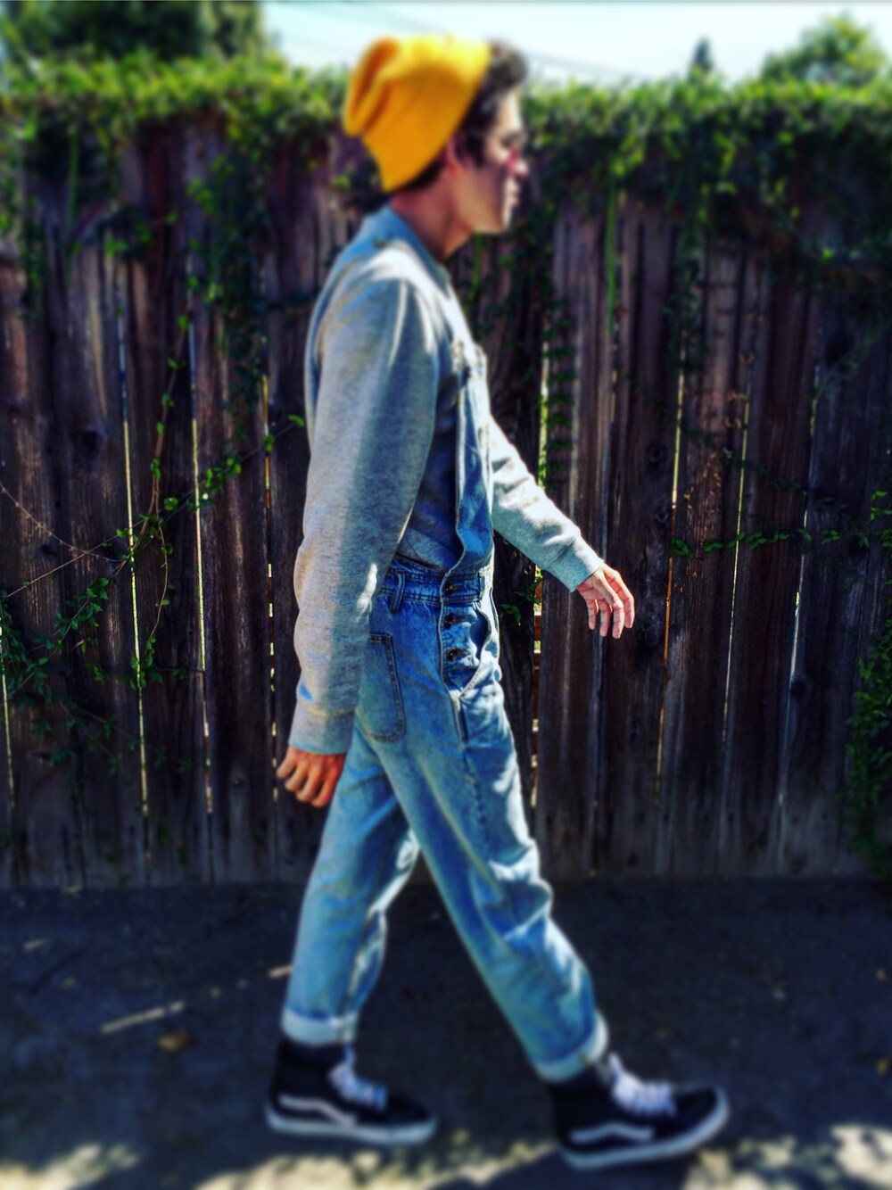 「outfit、Overalls、summer」｜「BDGのアイテム（つなぎ/オールインワン、ブルー系）」を使った、Mattさん（メンズ・178cm）の秋コーディネートの1枚目の写真