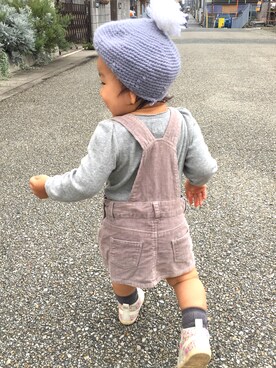 「ZARA KIDSのアイテム（サロペット/オーバーオール、グレー系）」を使った、sumireさん（キッズ・100cm）の秋コーディネート