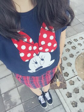 「UNIQLO（ユニクロ）のアイテム（Tシャツ/カットソー、ブルー系）」を使った、annie_jingさん（レディース）の夏コーディネート