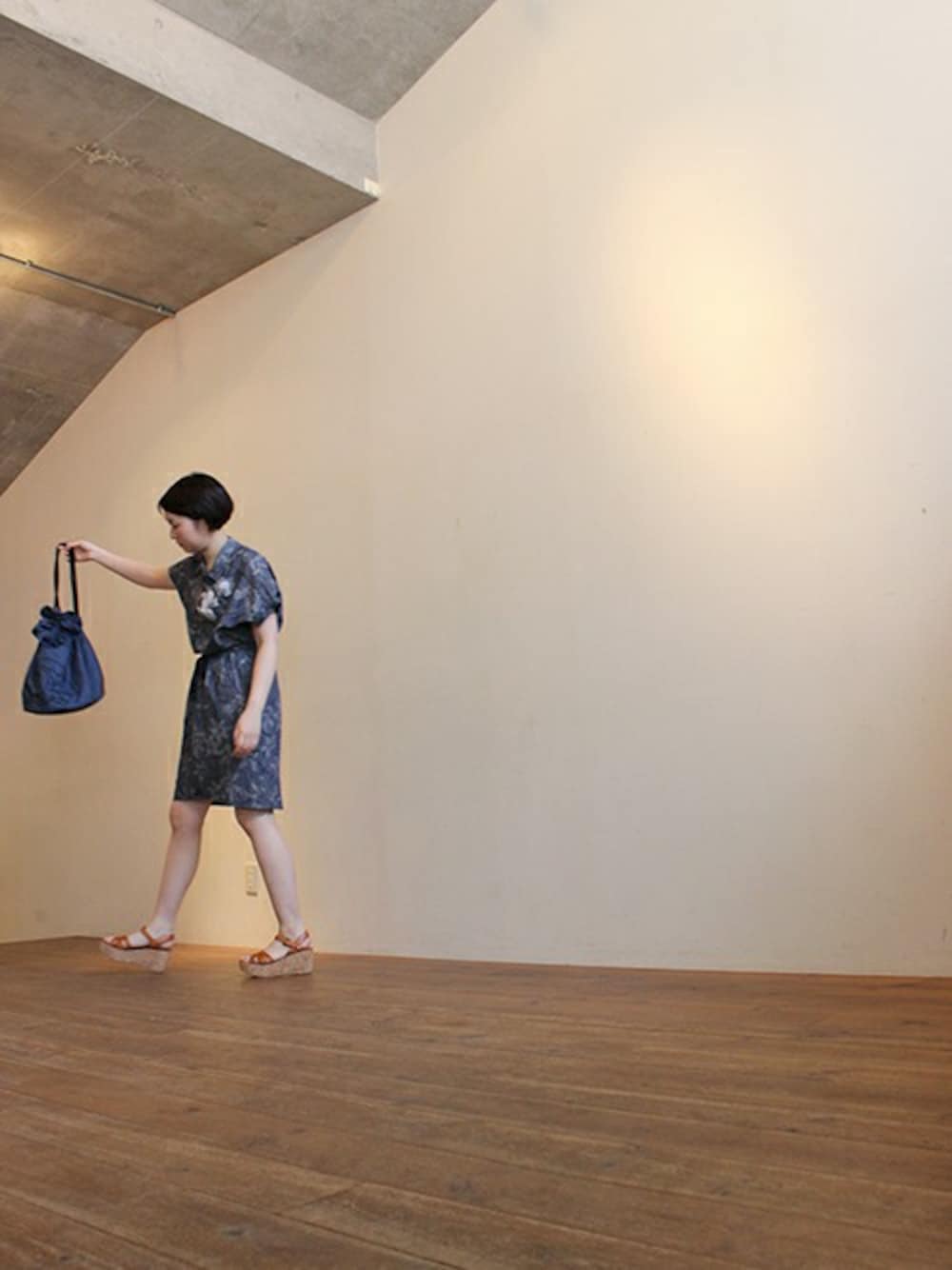 「caphのシャンブレー　ドロップBL（シャツ/ブラウス、ブルー系）」を使った、noteTKMさん（レディース・160cm）の春コーディネートの1枚目の写真