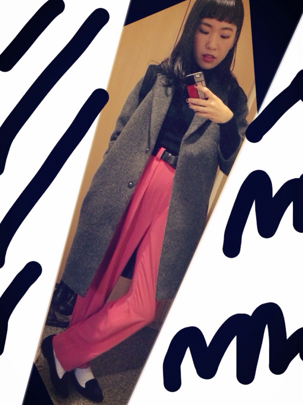 「pink、vintage、edit for lulu、used、American Apparel、ZARA、白ソックス」｜「EDIT. FOR LULUのアイテム（チェスターコート、グレー系）」を使った、MARIETAKEDAさん（レディース・170cm）の冬コーディネートの1枚目の写真