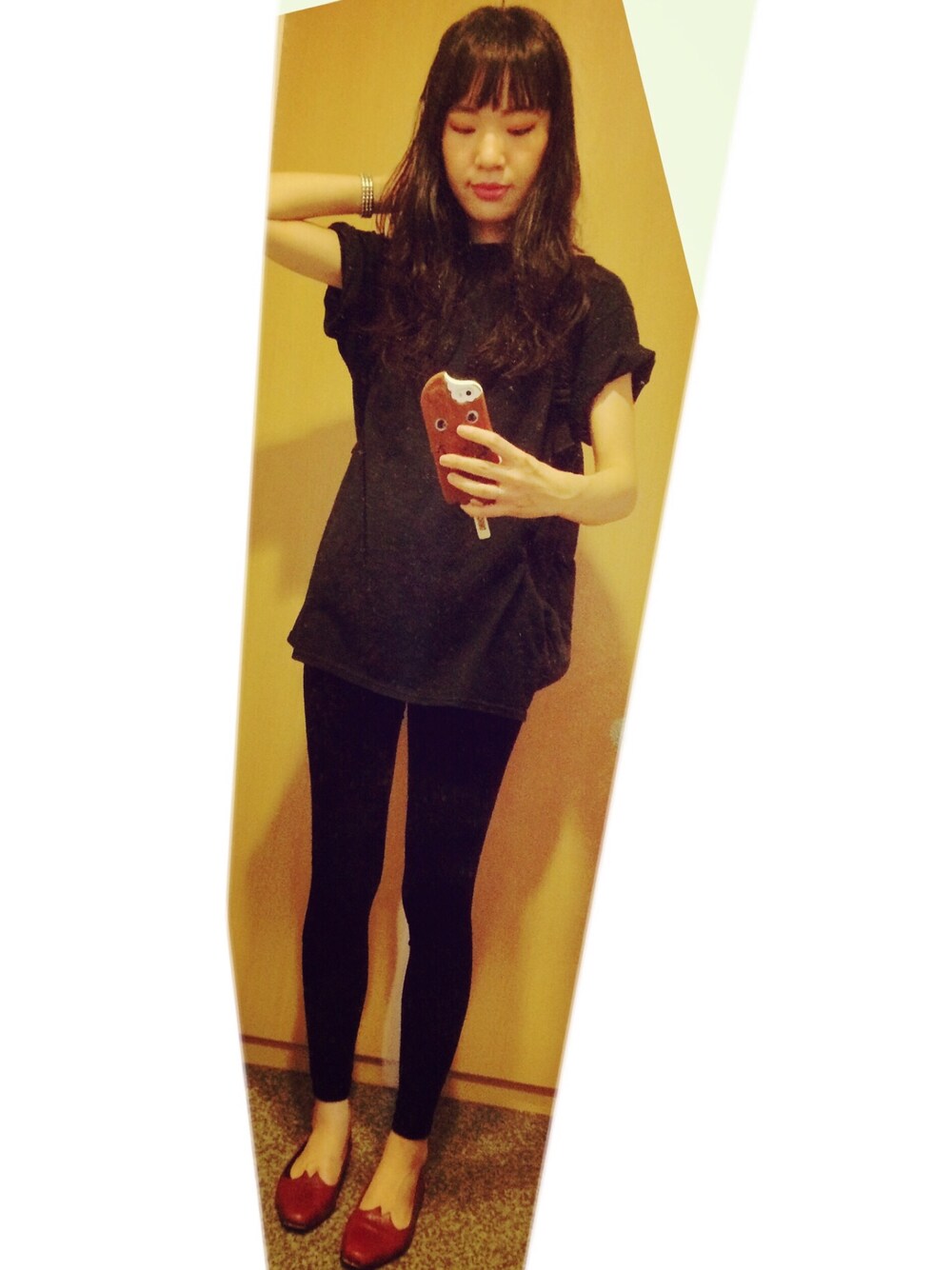 「black、ベロア、GAP、Tシャツ」｜「USEDのアイテム（Tシャツ/カットソー、ブラック系）」を使った、MARIETAKEDAさん（レディース・170cm）の秋コーディネートの1枚目の写真