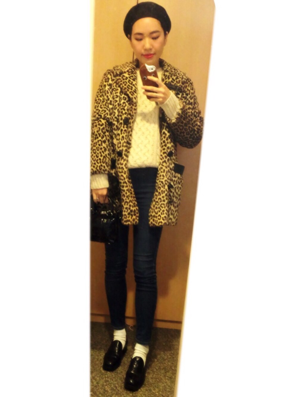 「レオパード、vintage、chanel、carven、白ニット、ベレー帽、シロソックス、ひょう柄、古着」｜「VINTAGEのアイテム（ピーコート、その他）」を使った、MARIETAKEDAさん（レディース・170cm）の冬コーディネートの1枚目の写真
