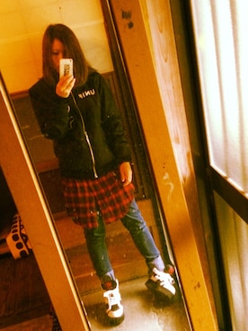 「UNIF（ユニフ）のアイテム（ナイロンジャケット）」を使った、JIKKIさん（レディース・152cm）の秋コーディネート