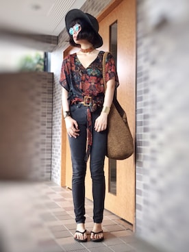 「黒スキニー」｜「アイテム（ビーチサンダル）」を使った、miriiさん（レディース・165cm）の夏コーディネート