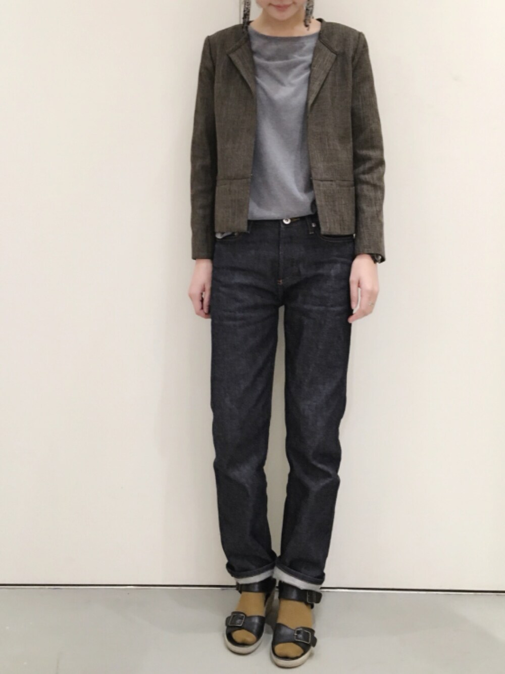 「sheta、denim」｜「Shetaのノーカラージャケット（その他アウター、ブラウン系）」を使った、Sheta staffさん（レディース・157cm）の春コーディネートの1枚目の写真