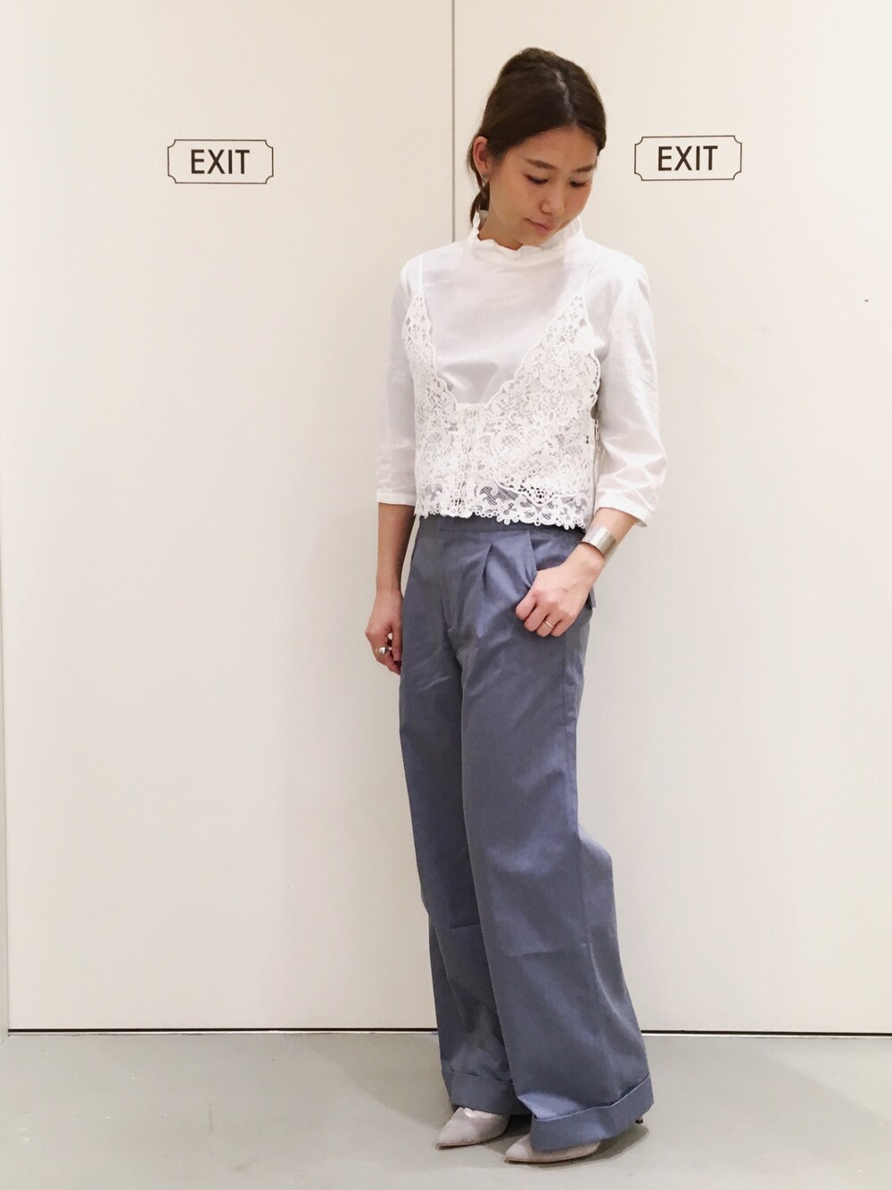 「sheta、レース」｜「Shetaのアイテム（パンツ、ブルー系）」を使った、Sheta staffさん（レディース・155cm）の春コーディネートの1枚目の写真
