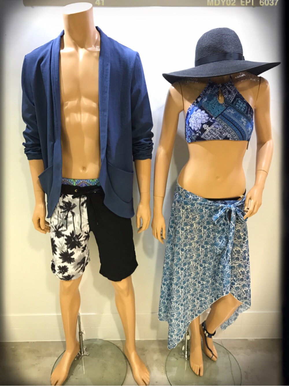 「ハネムーン、新婚旅行、海コーデ、ビーチスタイル、水着、プール、カップル、カップルコーデ、リゾートスタイル、海」｜「PEAK&PINEのPEAK&PINE | エスニック柄　ハイネックビキニ　水着　【9Mサイズ】（水着、ブルー系）」を使った、PEAK&PINEプレスさん（レディース・163cm）の秋コーディネートの1枚目の写真