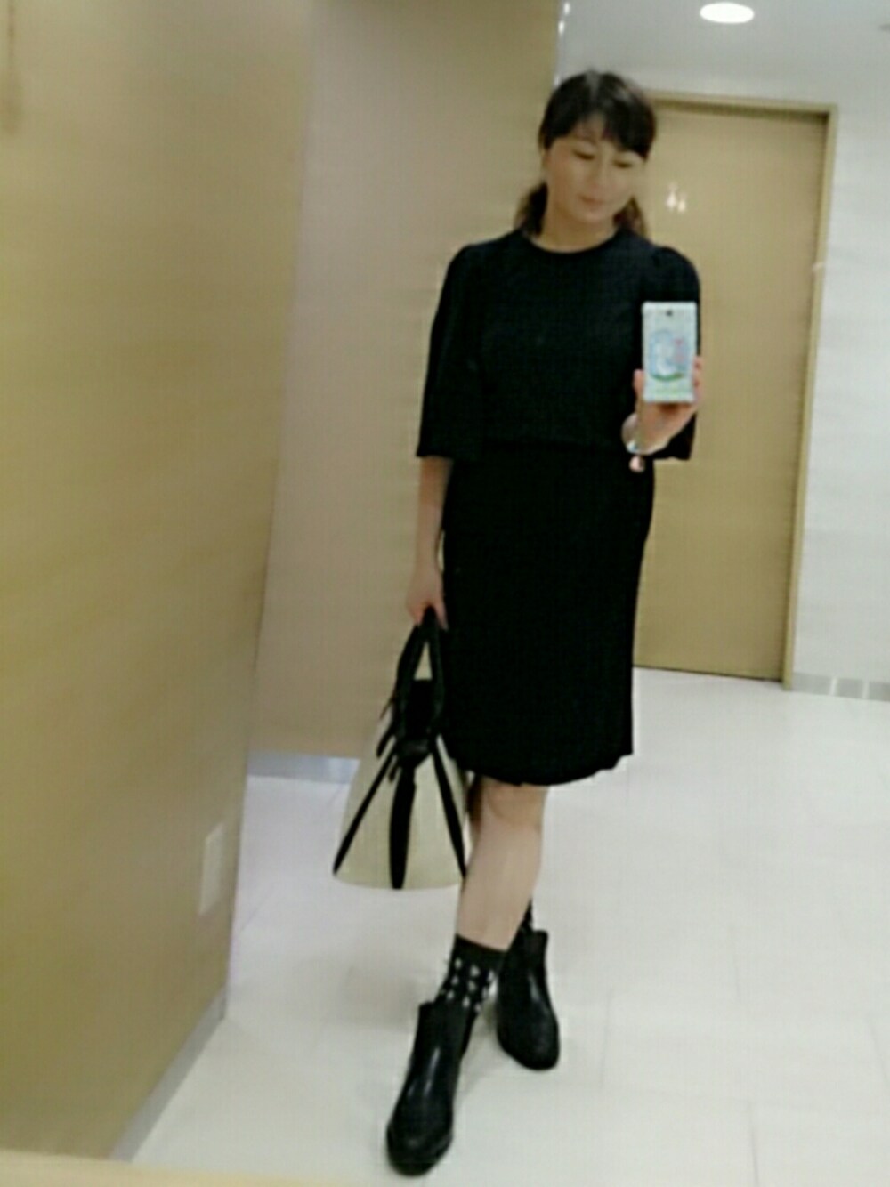 「雨の日コーデ」｜「ISABEL MARANTのアイテム（スカート、ブラック系）」を使った、ヨウコさん（レディース・161cm）の夏コーディネートの1枚目の写真