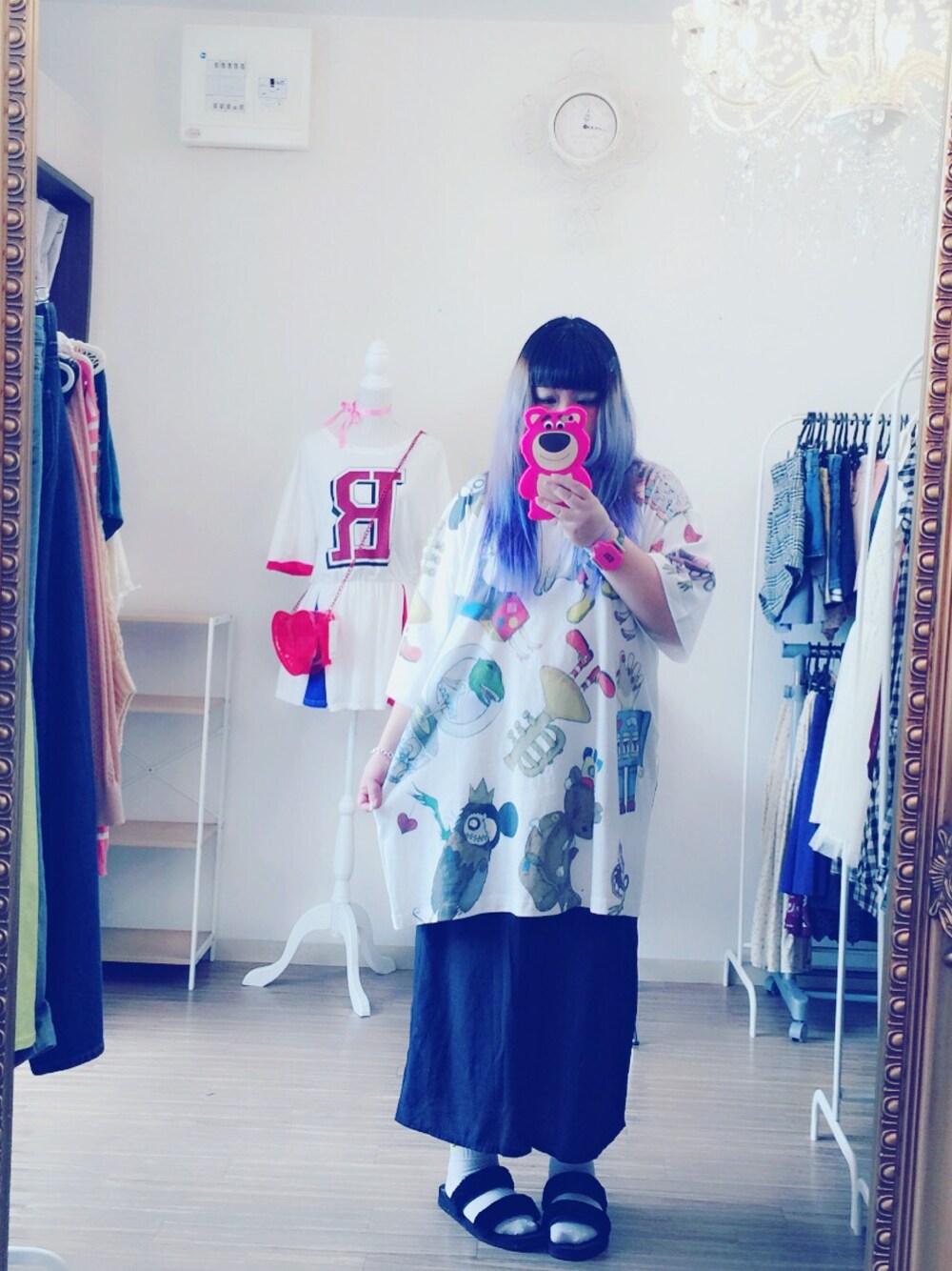 「HEIHEIのアイテム（Tシャツ/カットソー、ホワイト系）」を使った、粥さん（レディース・150cm）の春コーディネートの1枚目の写真