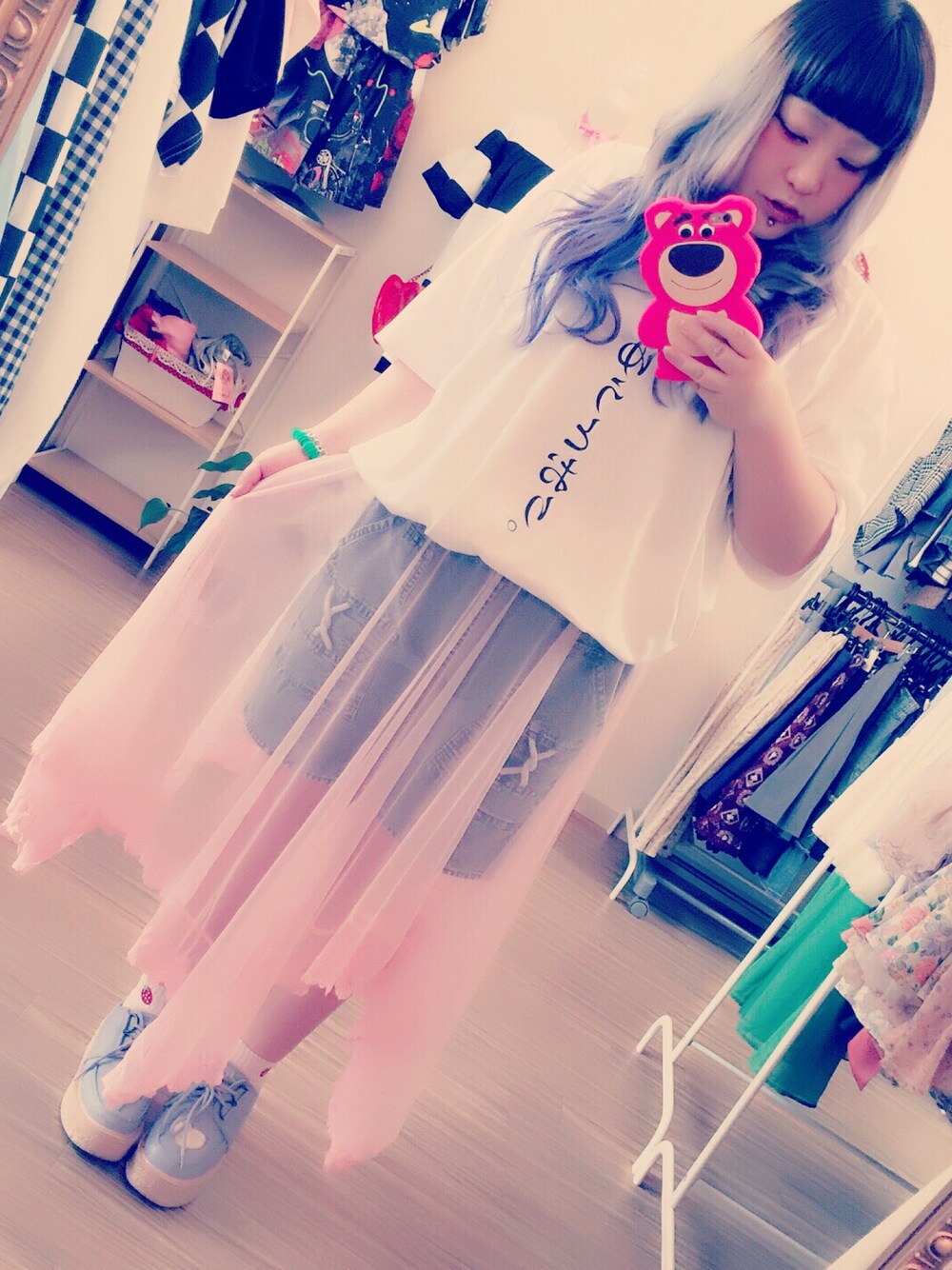 「神様のゆうとおり。のアイテム（Tシャツ/カットソー、ホワイト系）」を使った、粥さん（レディース・150cm）の春コーディネートの1枚目の写真